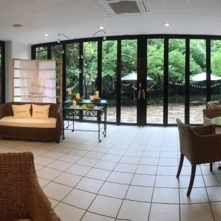 窓の外はガーデンがありました。