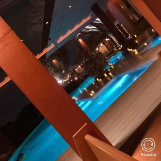 チャペルのガラスの向こう側