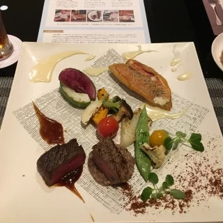 試食会のプレート料理