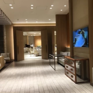 ホワイエから見た披露宴会場