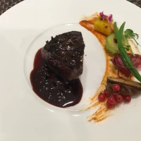 お肉料理です。