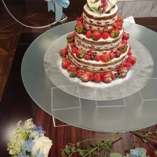前菜の後すぐケーキ入刀だった
その後すぐ中座だった
