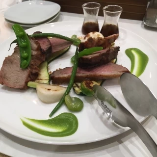 式後にブライズルームでたっぷりと食事を出してくださります！