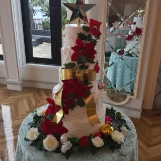 クリスマスバージョンのウエディングケーキ