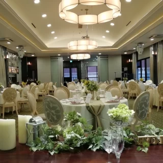 自然光が差し込む会場。