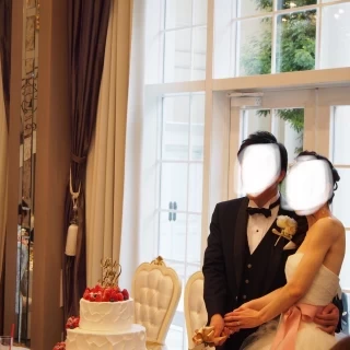 新郎新婦ケーキ入刀