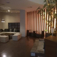 階段側から見たロビー