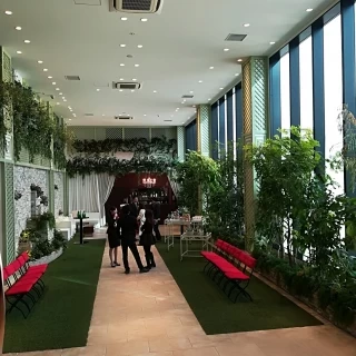 光が入り込む綺麗なガーデン