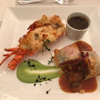 お魚料理とお肉料理。