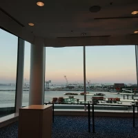 デザートブッフェと披露宴会場からの景色。