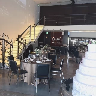 天井も高く、階段の演出が行えます。