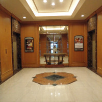 エレベーター前のフロア