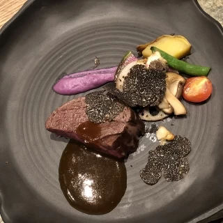ソースが野菜にお肉にも合います。