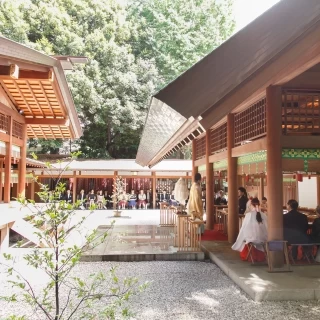 半屋外の拝殿