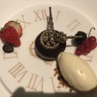 デザインの素晴らしいデザートでした。