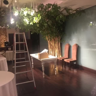 高砂にあたる場所に木が生えています。