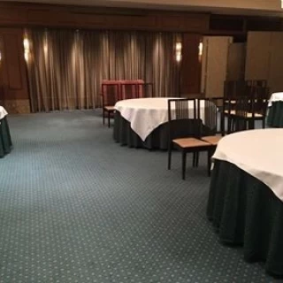 ピアノも使える落ち着いた会場です。