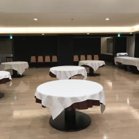 神社の下に披露宴会場があり、70名ほど収容可能だそうです。