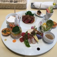 お肉は冷めても柔らかく、標準仕様だとは思えないほどでした。
