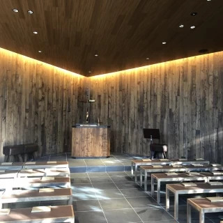 チャペル内装