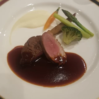 メインのお肉も美味しかったです。