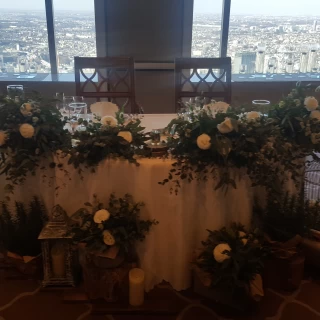 高層階にある披露宴会場は、高砂席のバックは横浜の景色です。