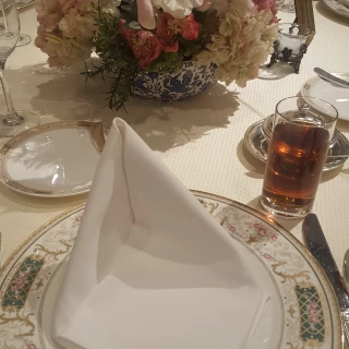 ホテルらしい華やかなお皿です。