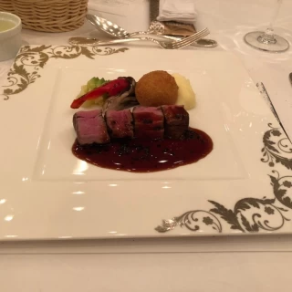 試食の肉料理