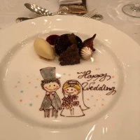 お皿のチョコアートも素敵