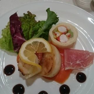 レモンの酸味がアクセントで美味しかったです。