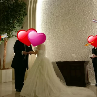 祭壇の両側に聖歌隊の方が立って歌っていました。