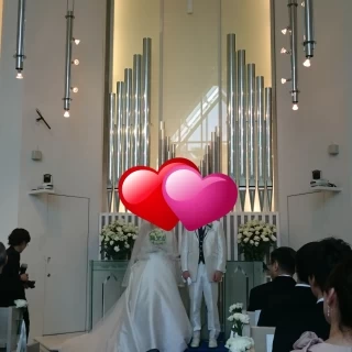 チャペルが横長で、新郎新婦との距離感も遠すぎず良いです。