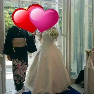 ガラス張りの入場口。とても明るく解放感があります。