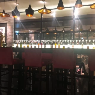 オシャレなバーカウンターがあります。