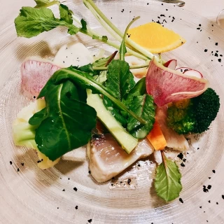 前菜はカンパチ
