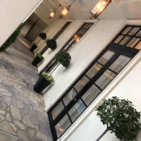 披露宴会場から庭へのドア