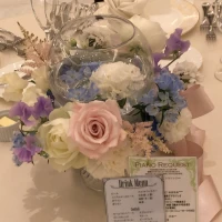 招待者のテーブルの花