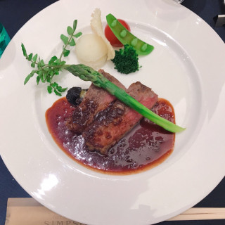 肉料理。