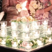 ピラミッドシャンデリア。下段はゲスト、頂上は新郎新婦が点火。