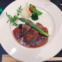 肉料理。