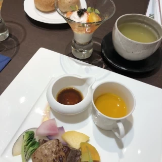 見学時の試食のワンプレート
見た目も上品です