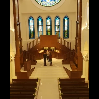 今の目線が新婦入場の位置です。とにかく高い!!