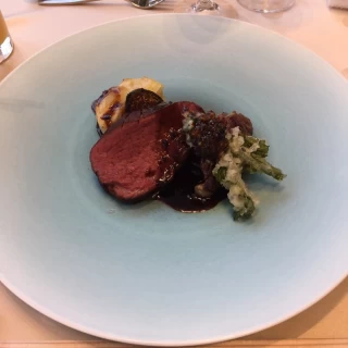 メインのステーキです