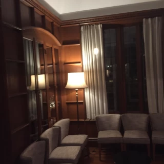 両家の顔合わせの控室です
