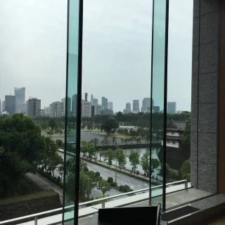 窓が大きく、写真よりもかなり明るく感じました