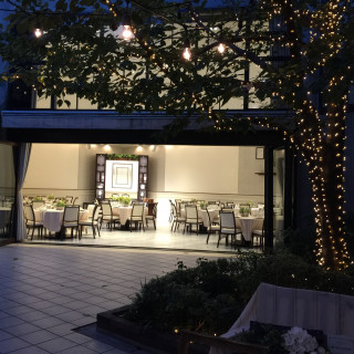 中庭からの披露宴会場