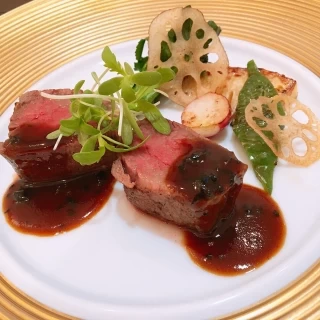メインのお肉料理です。