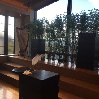 逆光にならない