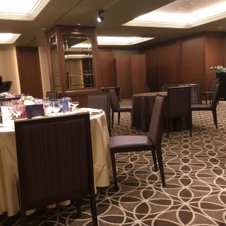披露宴会場の後ろの方