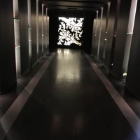 チャペルにつながる道
